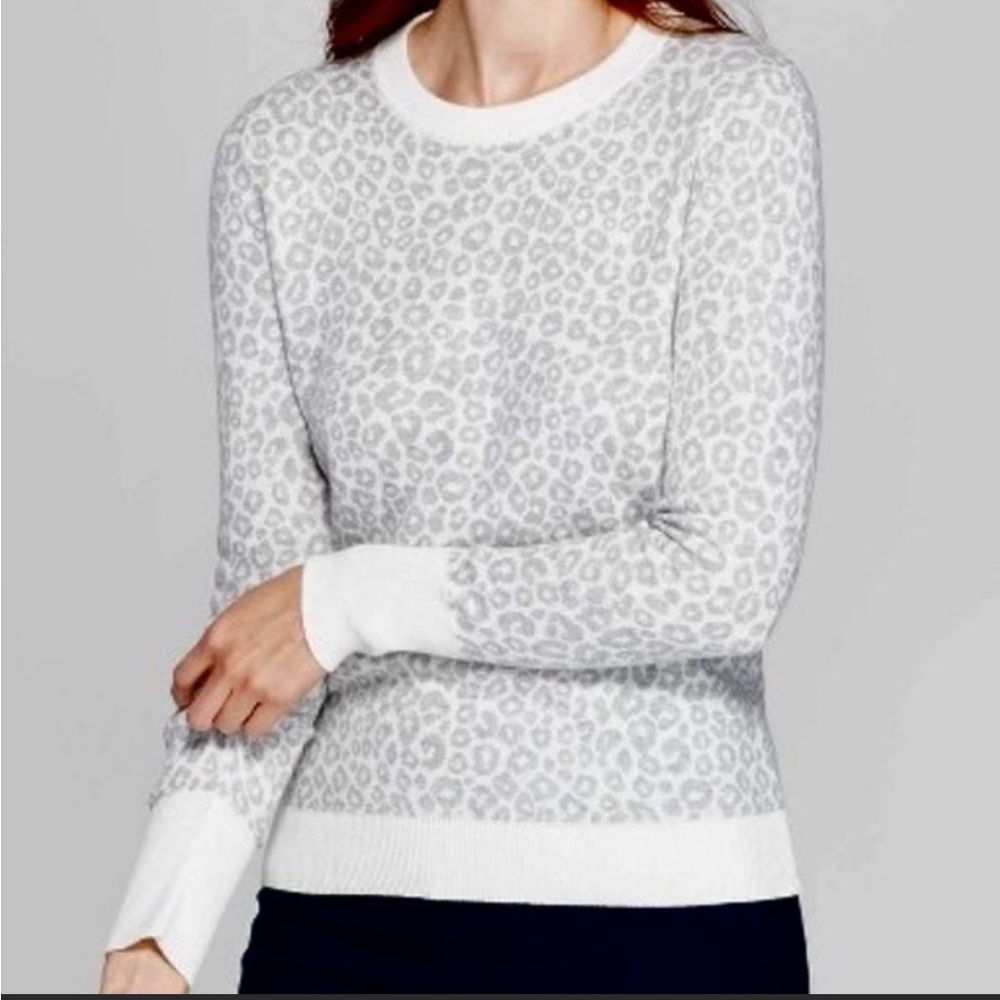 XL cheetah print crew neck sweater